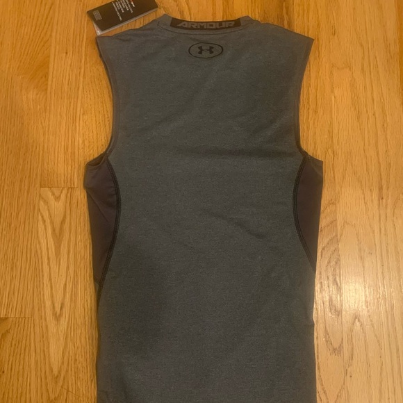 Under Amour compression top NWT - Picture 9 of 10